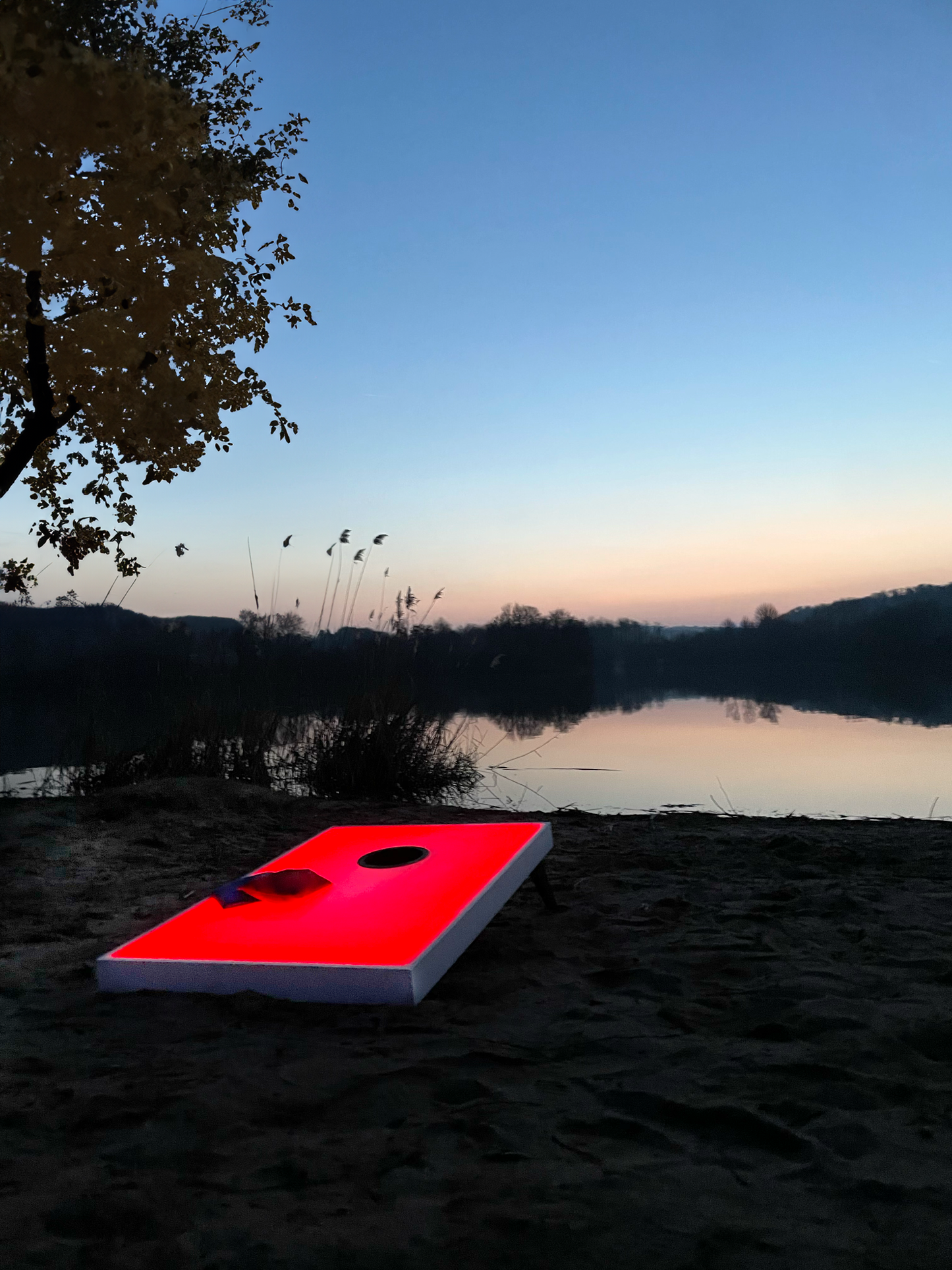 LED Cornholefeld in der Nacht