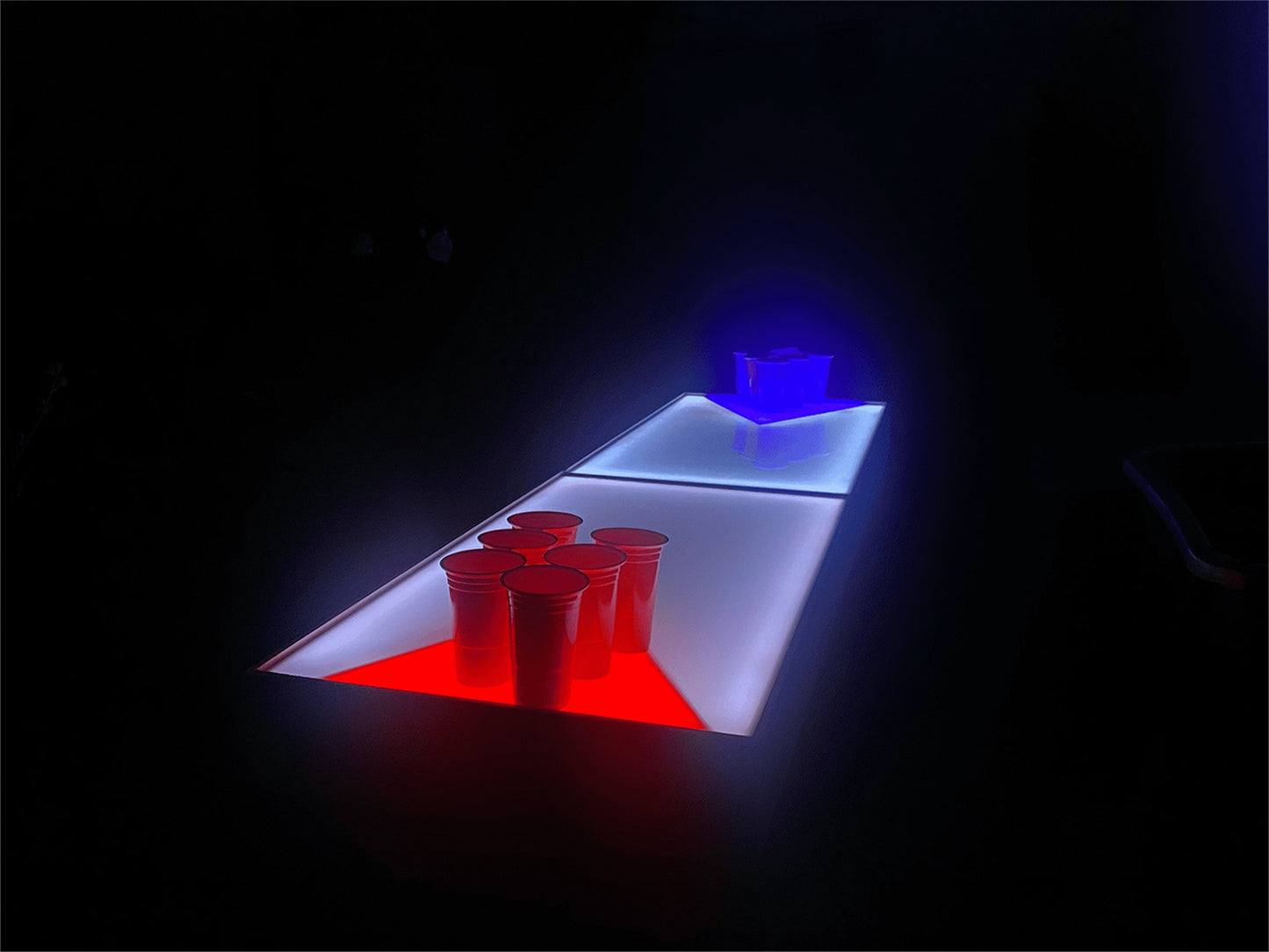 LED Beer Pong Tisch Classic mit weiß beleuchteten Platten