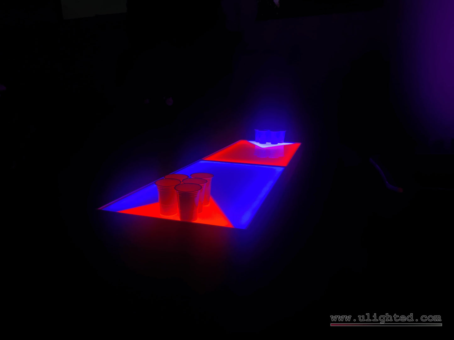 LED Beer Pong Tisch Classic mit rot und blau beleuchtet Platten