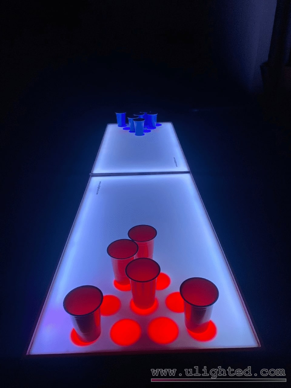 LED Beer Pong Tisch Standard mit weiß beleuchteten Platten